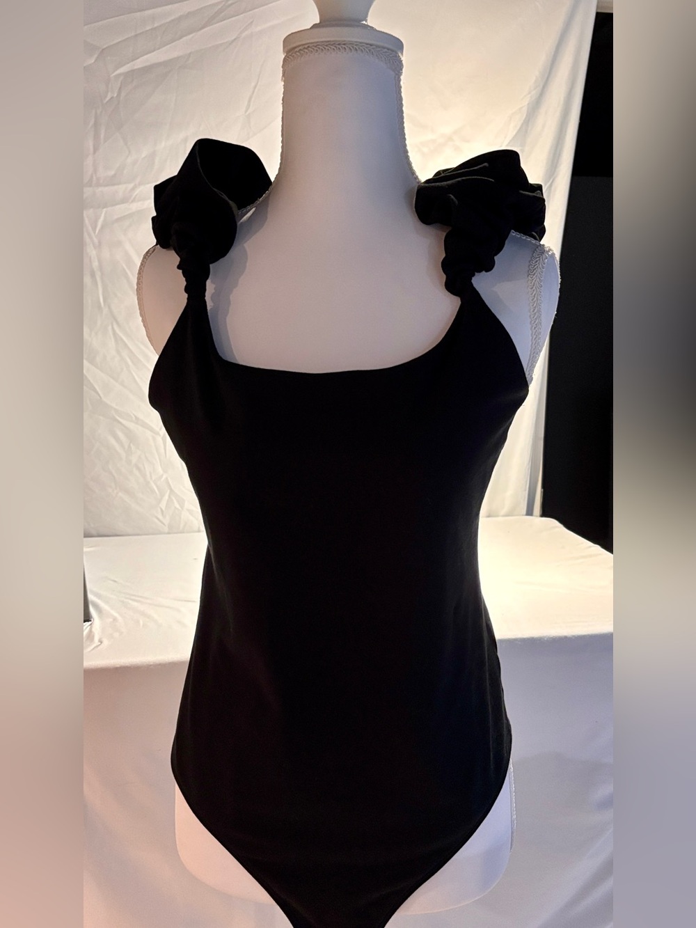Express Womens Black Sleeveless Puff Straps Scoop Neck Bodysuit Size Large